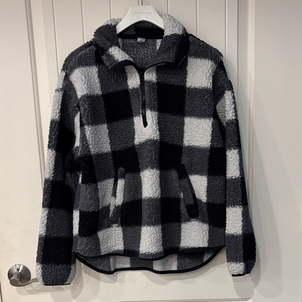 Old Navy Black and Gray Fleece Pullover